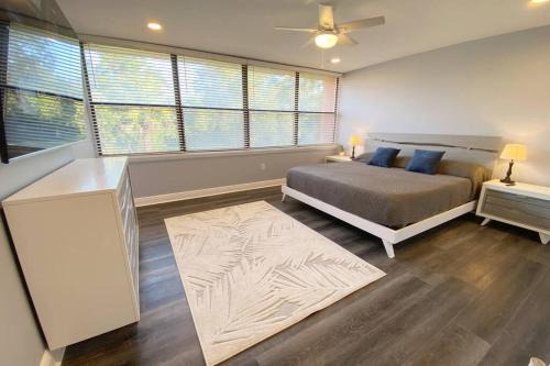 Pensacola Apartment | Gulf Breeze Condo w Pool Access!