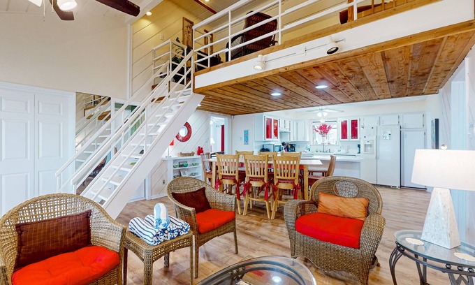 Spanish Grant House | Gulf-front home with deck, loft & direct beach access
