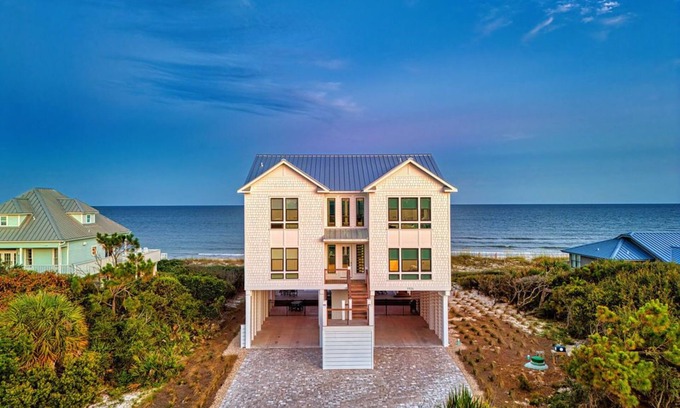 Treasure Beach Village House | Gulf Front, Private Pool, 5 BR Sleeps 14 Custom Built Home