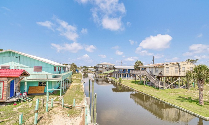 Horseshoe Beach House | Gulf of Mexico Beach Cottage: Walk to Boat Ramp!
