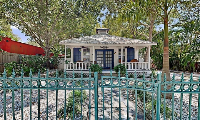 Gulfport House | Gulfport Historic Waterfront Art District - Walk to Dining & Beach