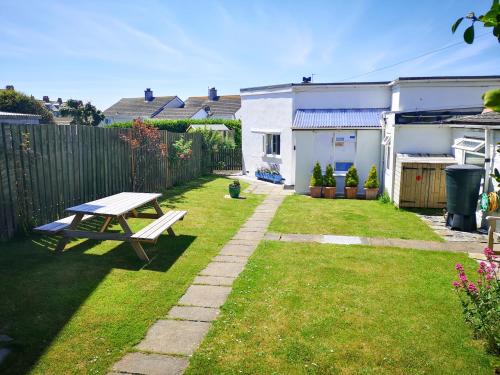 Tintagel House | Gull Cottage