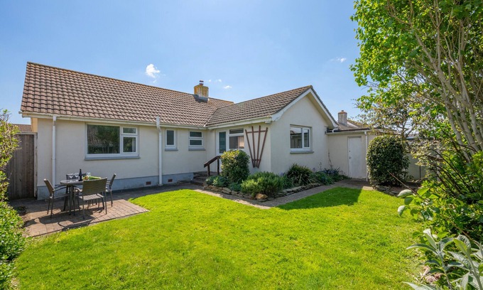 St Merryn House | Gull Cottage - Two Bedroom House, Sleeps 4