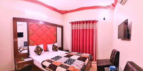Gulshan-e-Iqbal Hotel | GULSHAN PALACE Near AghaKhanHospital ExpoCenter Airport