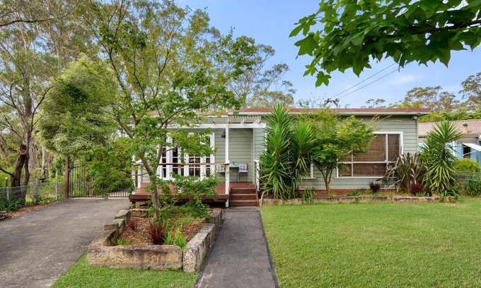 Wentworth Falls House | Gumtree Cottage in a quiet street with fenced yard