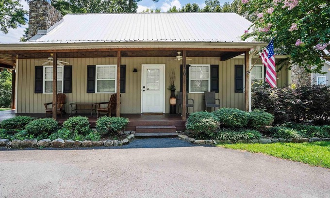 Guntersville House | Gunter Lodge-Waterfront on Beautiful Lake Guntersville