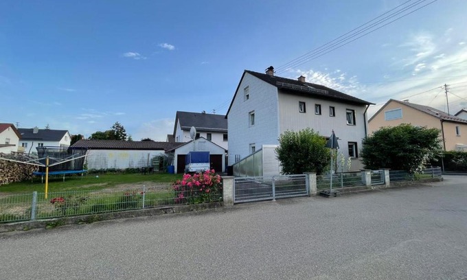 Guenzburg Apartment | Guntia Apartment mit großem Garten
