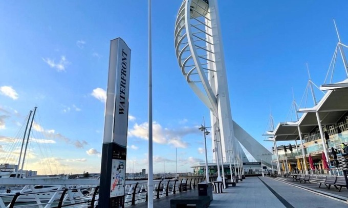 Portsmouth Apartment | Gunwharf Quays Cozy Central Apartment