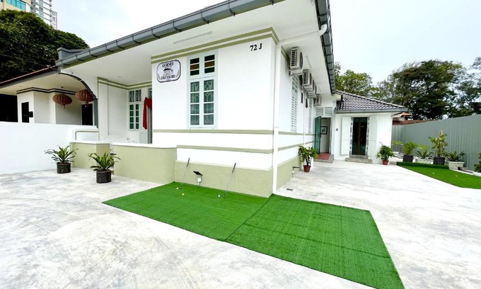 Downtown George Town House | Gurney Treasure - The Vintage Villa by Little Cabin