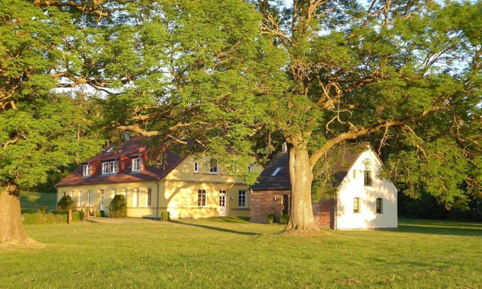 Gingst Apartment | Gut Rattelvitz Galerie F, hochwertig, Sauna, Kamin, eTankstelle, Spielscheune, 15.000qm Park Land