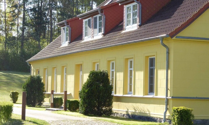Gingst Apartment | Gut Rattelvitz Parterre B, hochwertig, Sauna, Kamin, eTankstelle, Spielscheune, 15.000qm Parkland