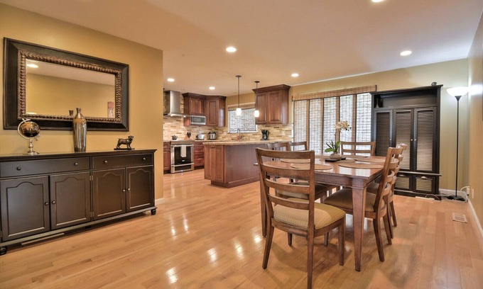 West San Jose House | GW: 4bd/2ba near Apple/Mall/Restaurants