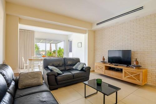 Nahariya Apartment | GW002 Gugel Waves Amazing Seaview & Garden Family Apartments