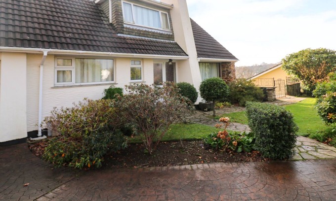Mylor Bridge Cottage | GWEL-AN-GILLAN, pet friendly, country holiday cottage in Mylor Bridge