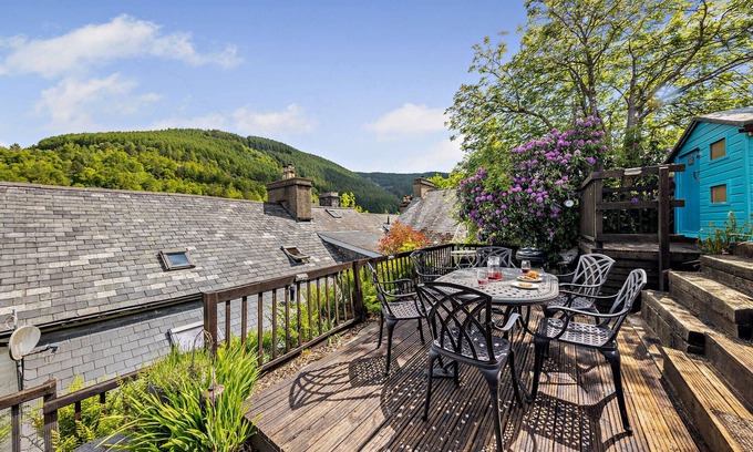 Machynlleth House | Gwel y Bryn - Three Bedroom House, Sleeps 6