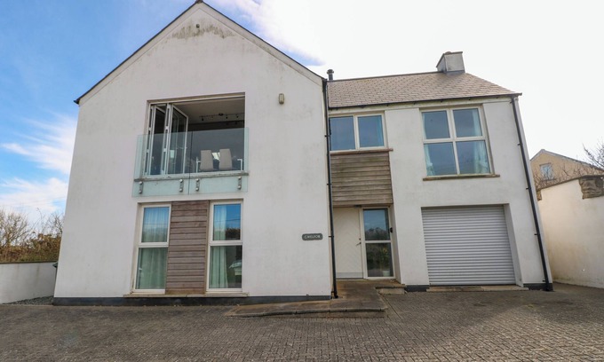 Marloes Cottage | GWELFOR, MARLOES, pet friendly, with open fire in Marloes