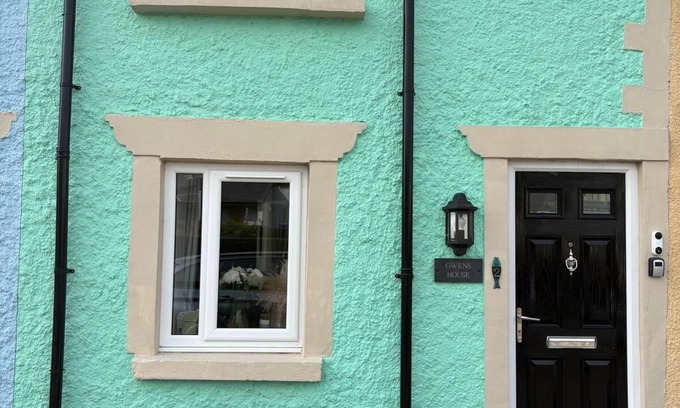Brynsiencyn Cottage | Gwens House - Traditional Cottage With Hot Tub