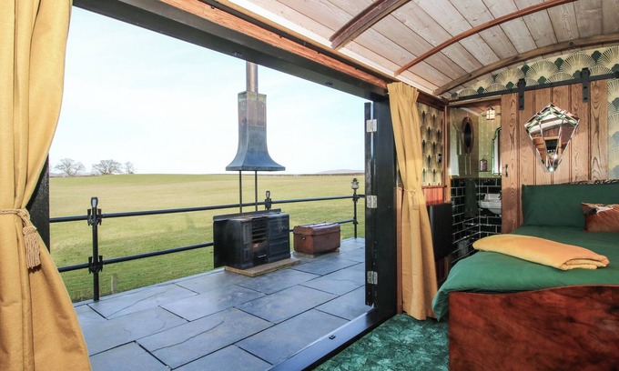 Ludwel Cottage | GWR Wagon - Victoria Station