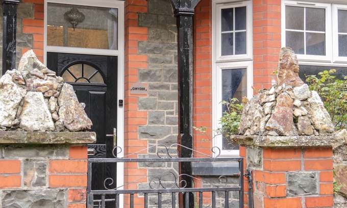 Penmaenmawr Cottage | GWYDER, pet friendly, country holiday cottage in Penmaenmawr