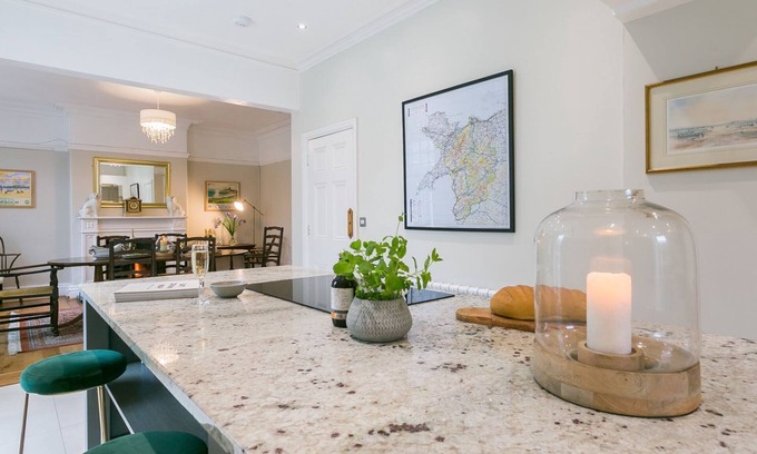 Chwilog Cottage | Gwynle - sleeps 10 guests in 4 bedrooms
