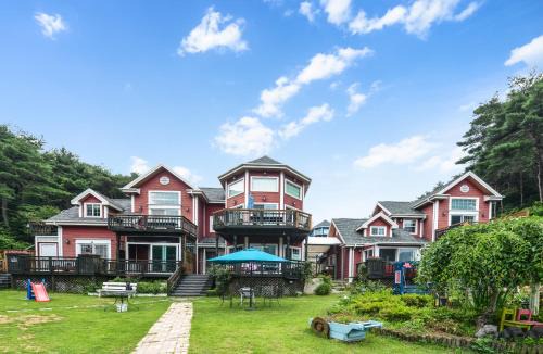 Gyeongju House | Gyeongju Magic Castle Pension Pets Friendly