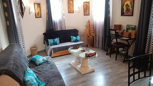 Grasse Apartment | Hébergement indépendant avec parking privé dans villa