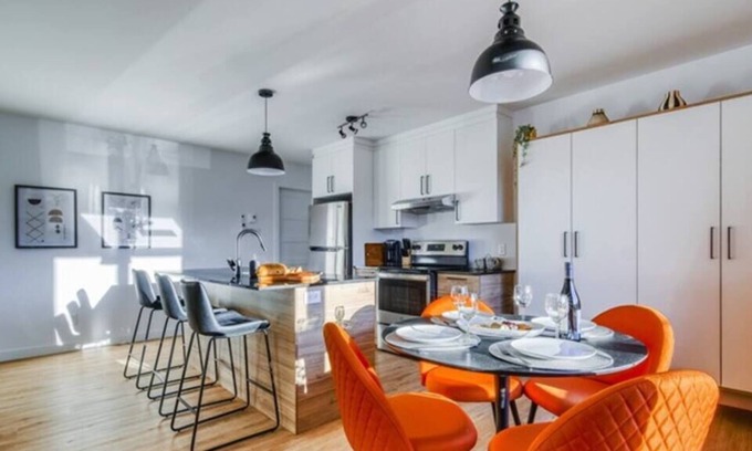 La Haute-Saint-Charles Apartment | Hôtel à la maison - Condo La Réserve 55