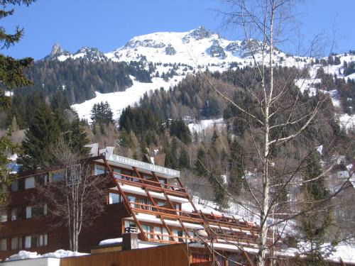 Arc-1600 Hotel | Hôtel Arcadien
