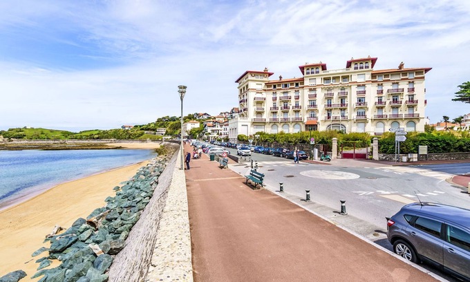 Saint-Jean-de-Luz City Center Apartment | Hôtel du Golf by Interhome