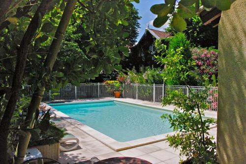St.-Remy-de-Provence Hotel | Hôtel le Chalet Fleuri