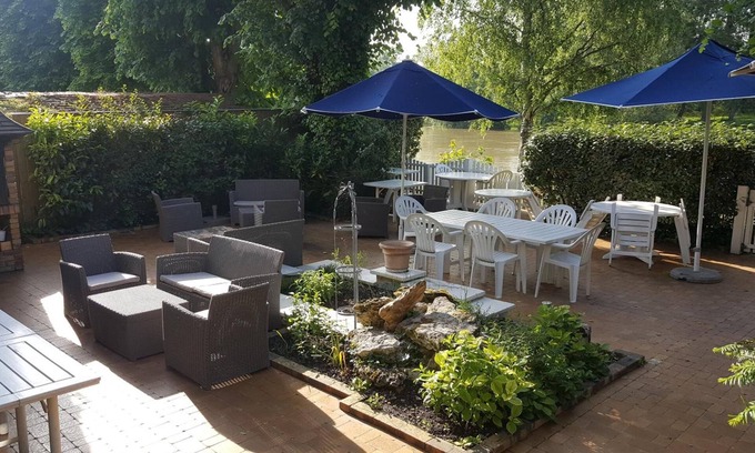 Germigny-l'Eveque Hotel | Hôtel Le Gonfalon
