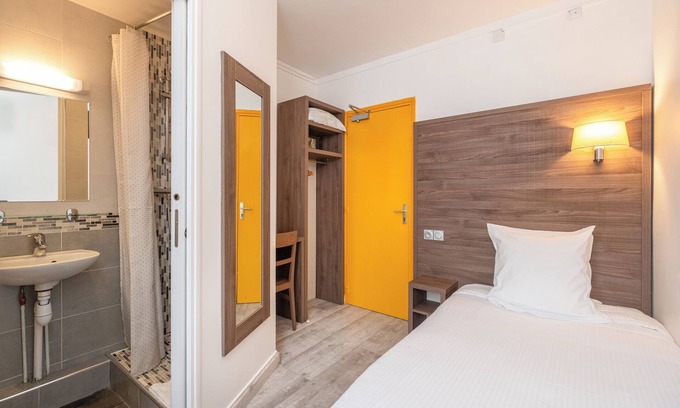 Issy-les-Moulineaux Hotel | Hôtel Luxor