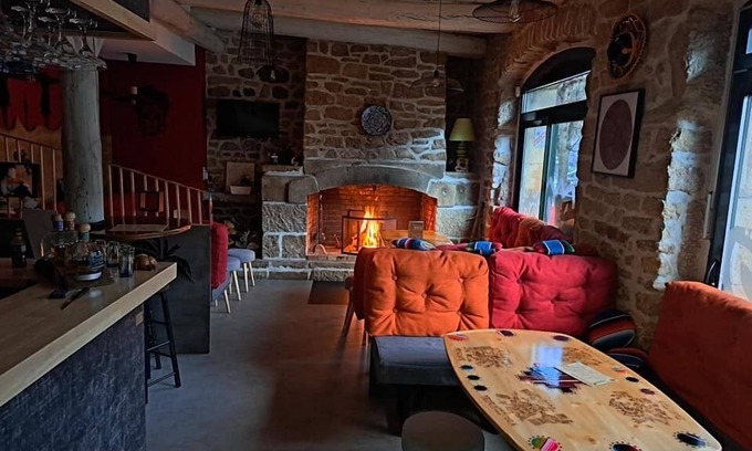 Saint-Julien-Chapteuil Hotel | Hôtel Restaurant Le Barriol