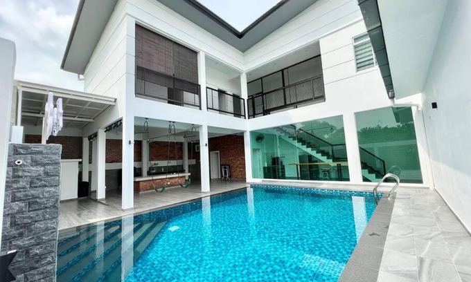 Cheng Villa | H&H 3 【Karaoke Private Pool BBQ Steamboat 19 Pax】