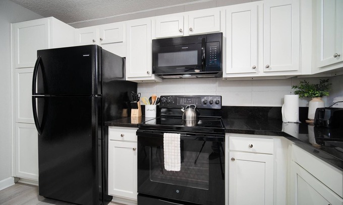 Oak Haven Apartment | ~[H] River Bank Repose Sleeps 6 Private Units~