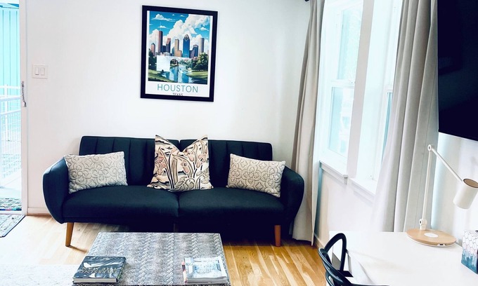 Hyde Park Apartment | H-Town Classy & Cute Unit 15 So-Stylish & Heart of Walkable Montrose District!