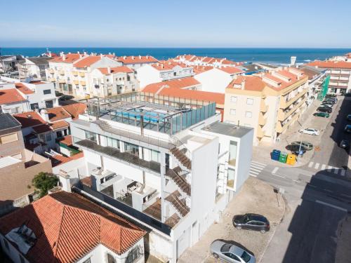 Praia de Santa Cruz Apartment | H2O Apartment - Rooftop with pool in Santa Cruz
