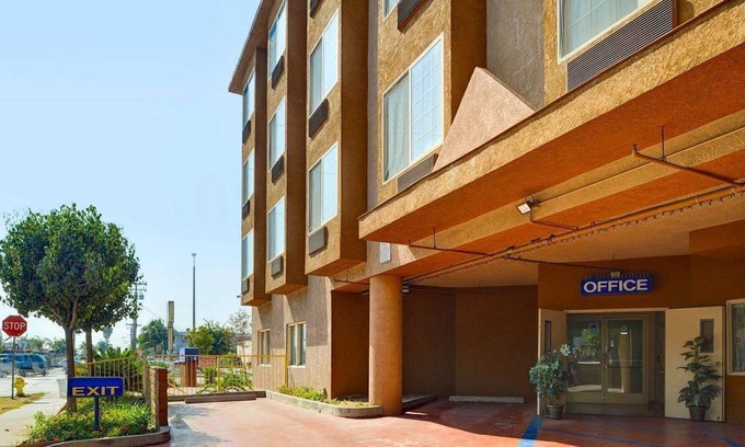 Lennox Hotel | H3 Inn & Suites - LAX Airport - Los Angeles