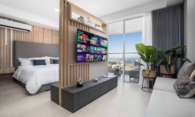 Granada Apartment | H804 - Cali's Finest Penthouse Studio