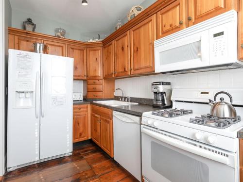 Historic District - North Apartment | Habersham 3