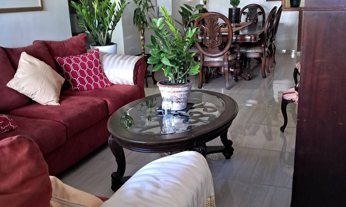 Downtown Santo Domingo Condo | habitación con aires acondicionado, esta próximo al metro, cerca del malecón
