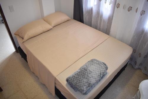 La Ceja House | Habitación con cama doble y balcon privado cerca del parque principal