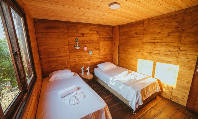 Bocachica Cabin | Habitación Frente al Manglar 2 Camas Individuales en Playa Blanca Isla Barú