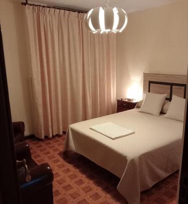 La Corredoria y Ventanielles House | Habitacion matrimonial centro ciudad