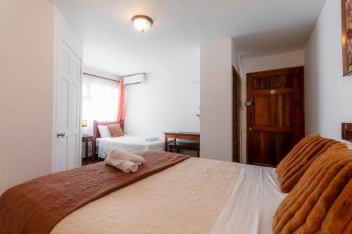 Catedral House | Habitacion triple clasica - Casa Esmeralda