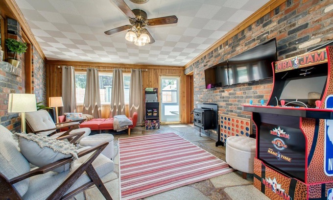 East End House | #HabitueHomes - Eagle Rock Base Camp