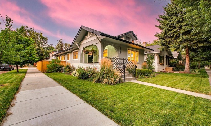 East End House | #HabitueHomes - The Silver Maple - Hot Tub!