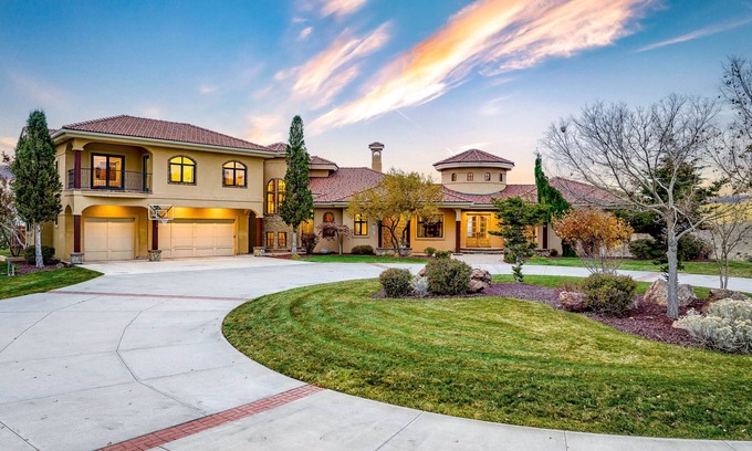 Boise House | #HabitueHomes - The Wild Horse - Weddings! Reunions! Corporate Retreats!