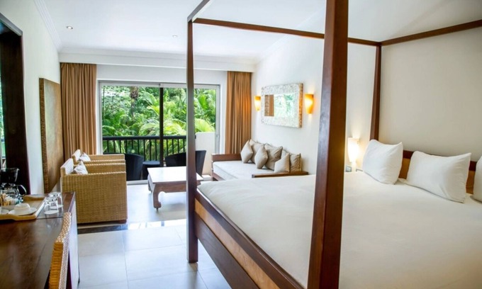 Playacar Fase II Resort | Hacienda One Bedroom Suite - Sandos Playacar Beach Resort