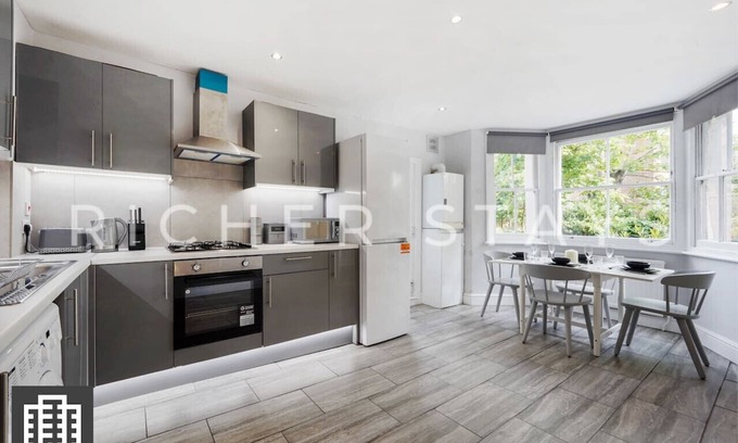 Clapton House | Hackney Guest Rooms | Spacious Double (RM2)